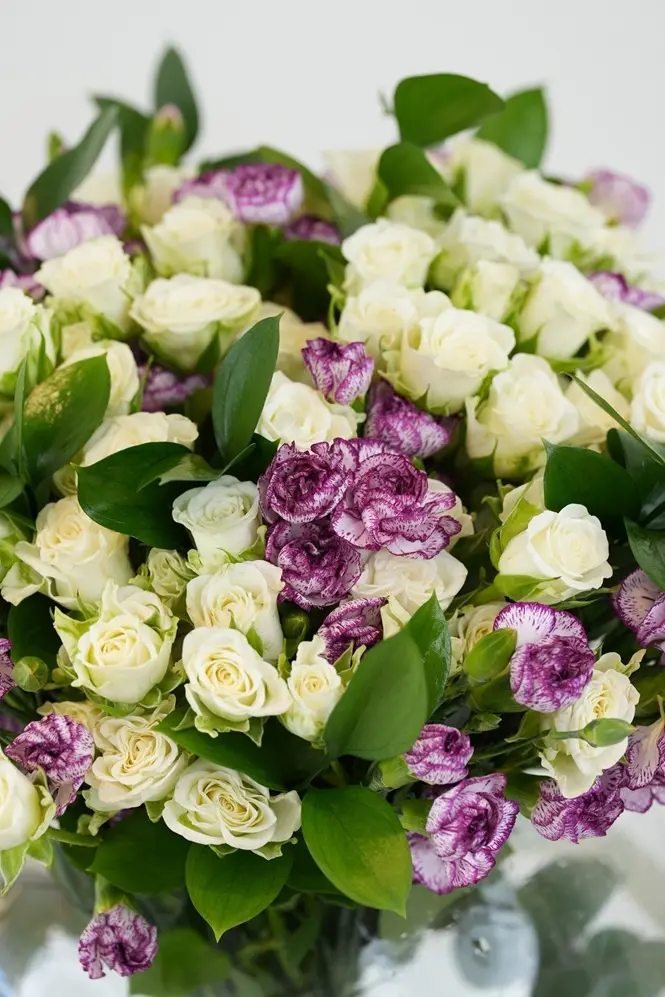 Ivory Rose Garden - Glass Vase Arranegement - 3.webp
