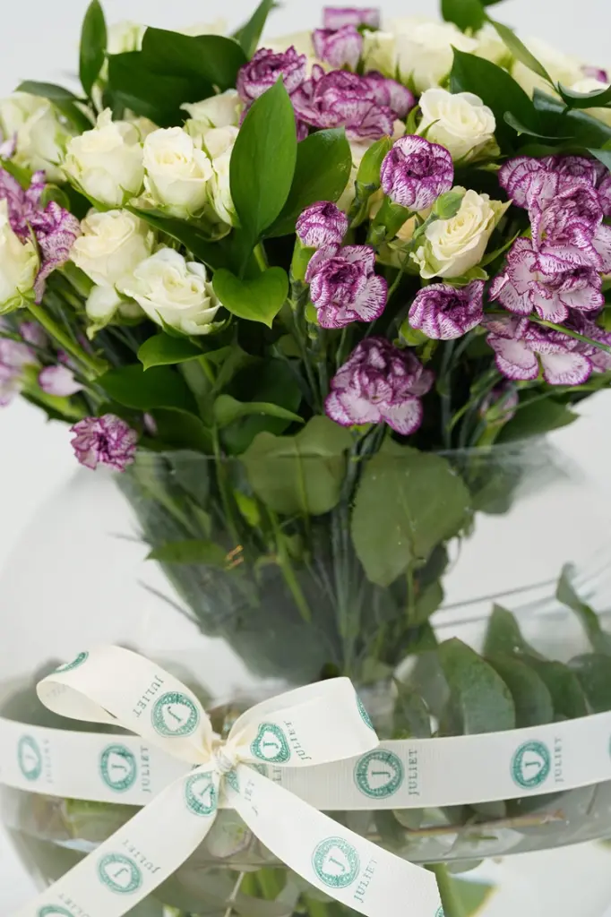 Ivory Rose Garden - Glass Vase Arranegement - 5.webp