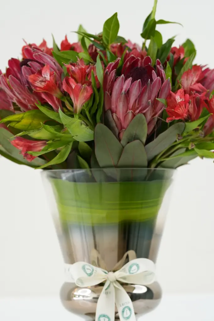 Midnight Flames - Elegant Vase Arrangement -5.webp