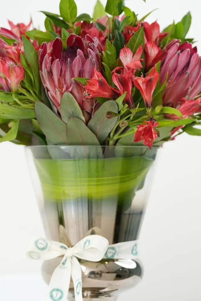 Midnight Flames - Elegant Vase Arrangement -2.webp