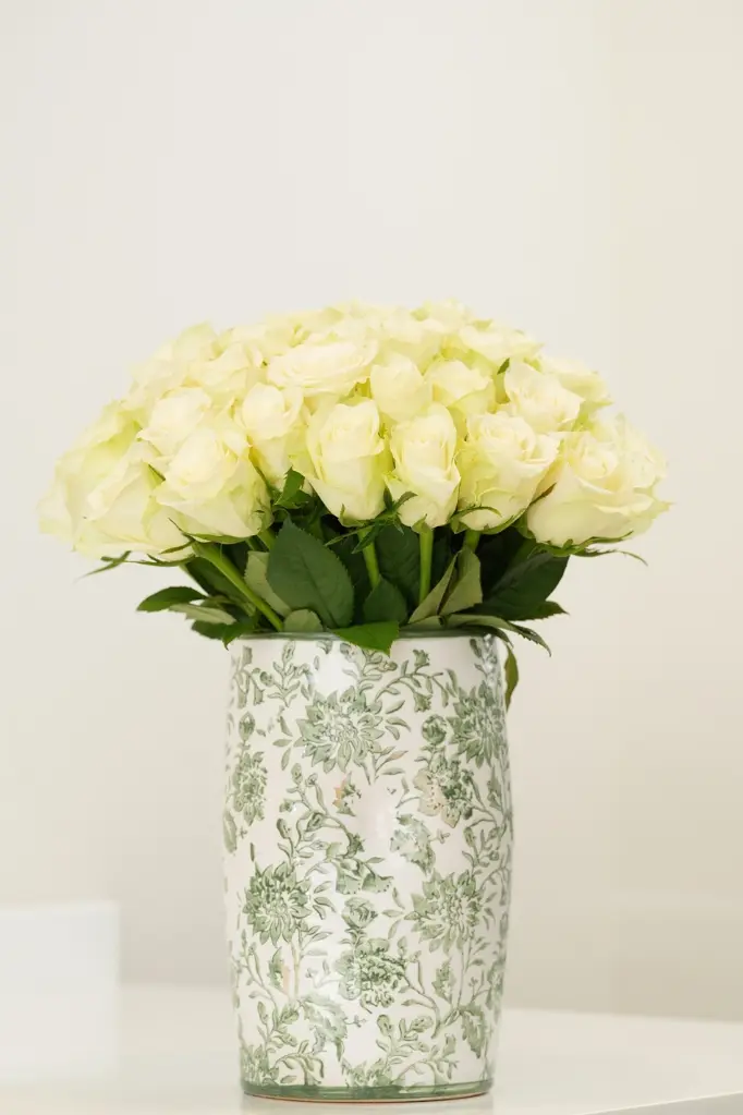 Ivory Elegance White Roses - Porcelain Floral Vase Arrangement -4.webp