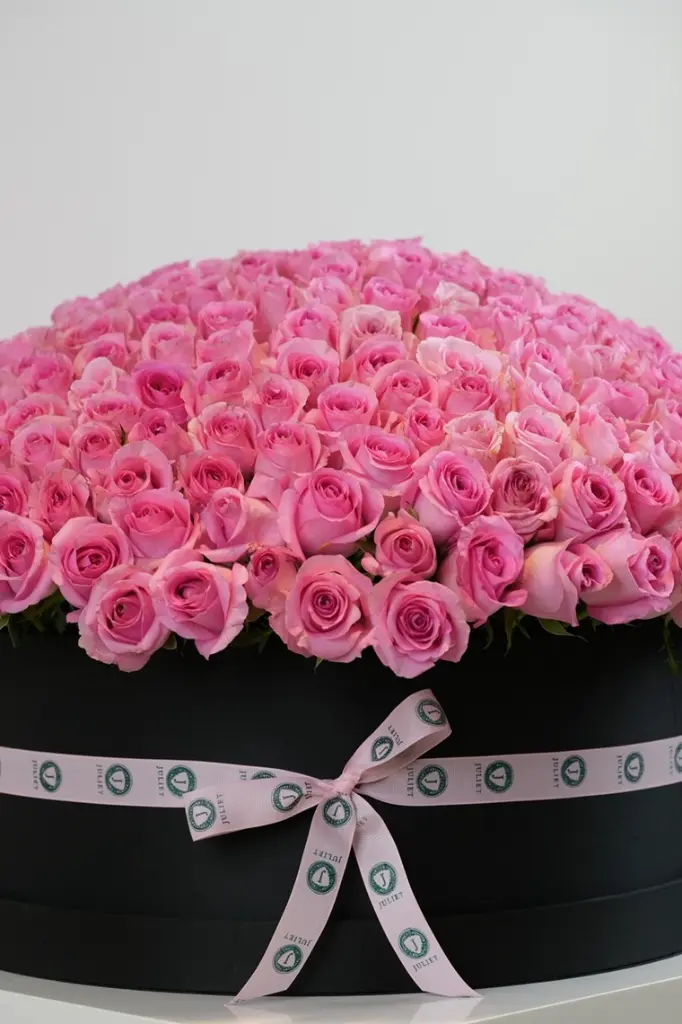 La Vie en Rose - Pink Roses on Black box -6.webp