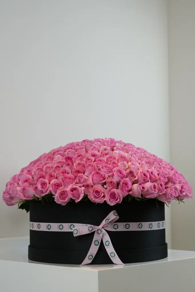 La Vie en Rose - Pink Roses on Black box -5.webp