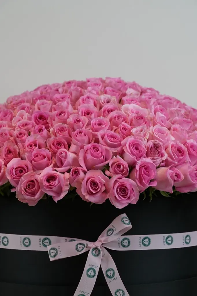 La Vie en Rose - Pink Roses on Black box -4.webp
