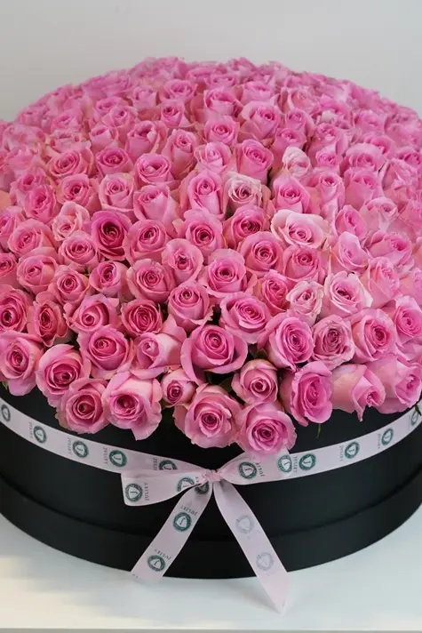 La Vie en Rose - Pink Roses on Black box -2.webp