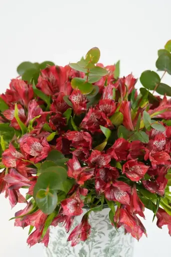 [BQ-FEPFVA-010] Floral Embrace - Porcelain Floral Vase Arrangement 