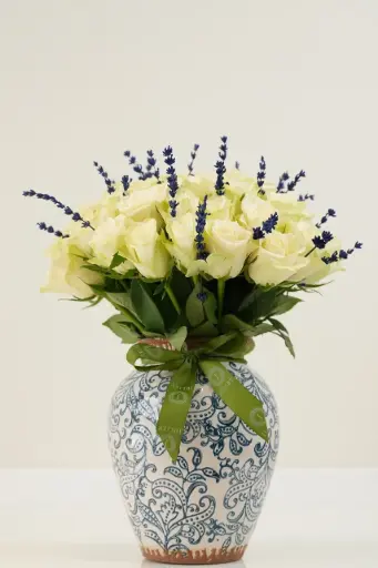 [BQ-LCHFPVA-018] Lavender Cream Harmony - Floral Porcelain Vase Arrangement 